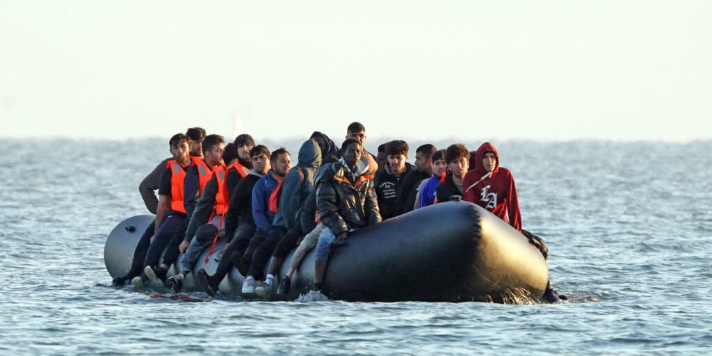 Migrants Crossing English Channel Rise on Weekends 