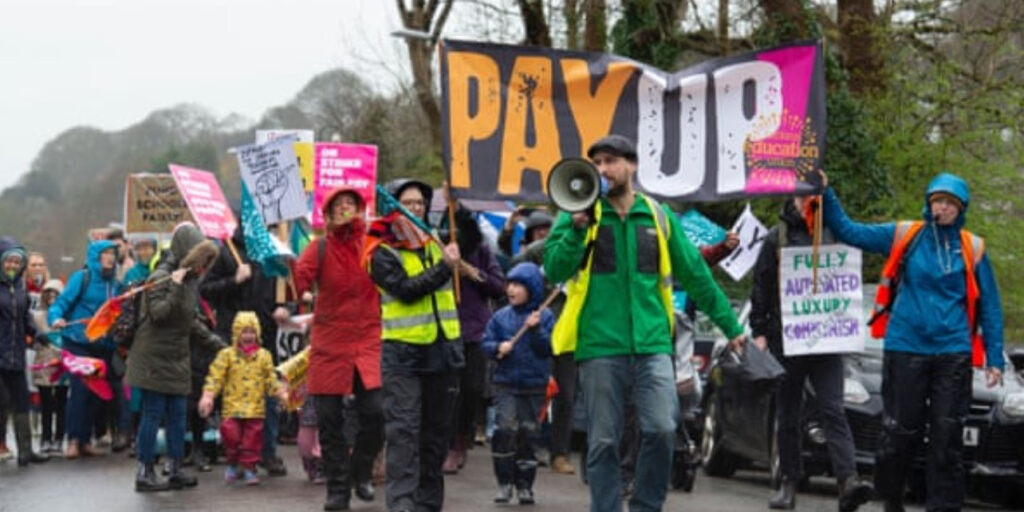 UK Government Faces Public Sector Pay Crisis UK Government Faces Public Sector Pay Crisis