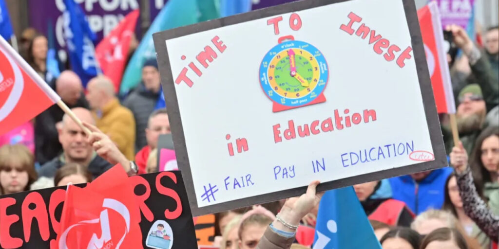 Northern Ireland Teachers Turn Down 5.5% Pay Increase