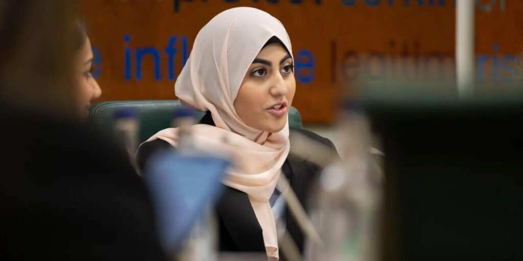 Teen Committee Criticizes Weak Online Safety Laws in UK