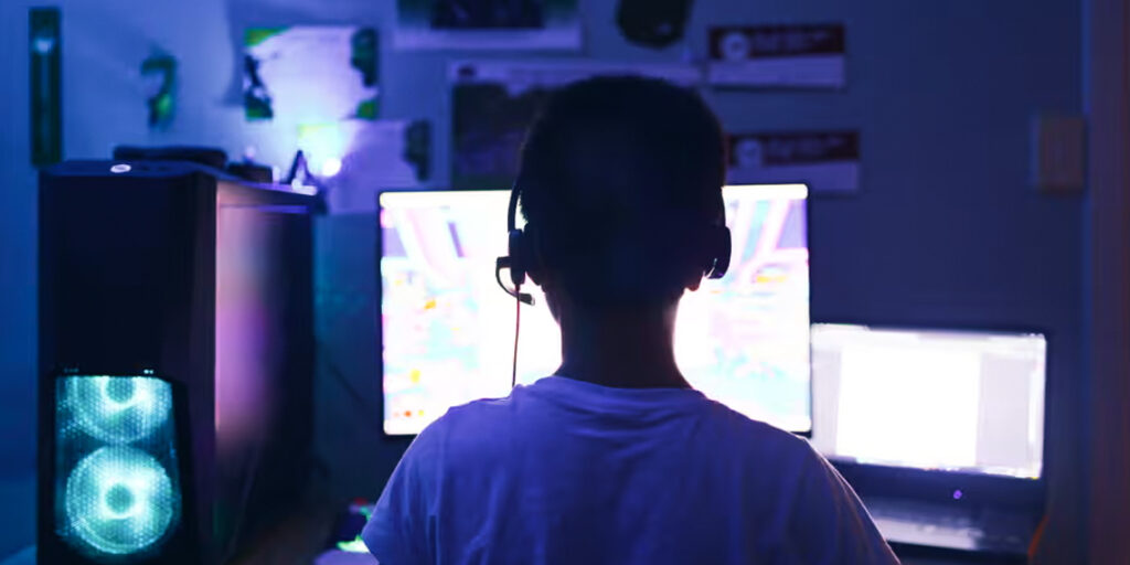 Teenage Boys Lured Into Digital Networks Promoting Extremism