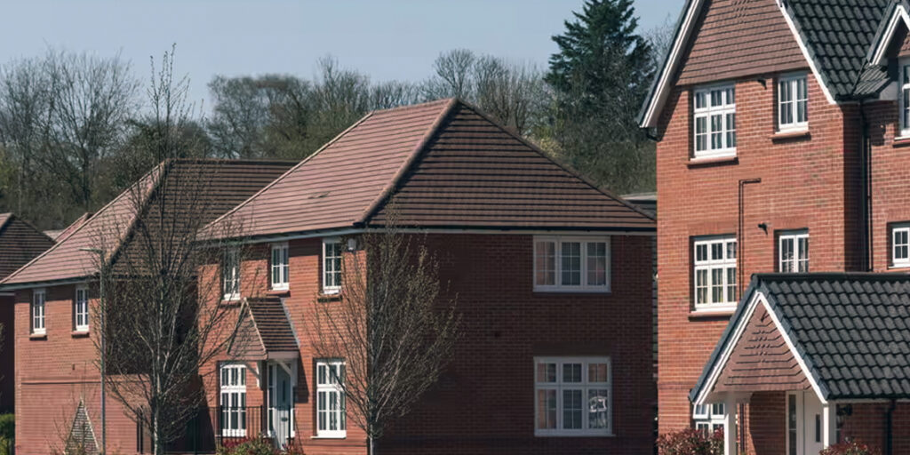 Average UK Home Price Climbs to New Peak Average UK Home Price Climbs to New Peak