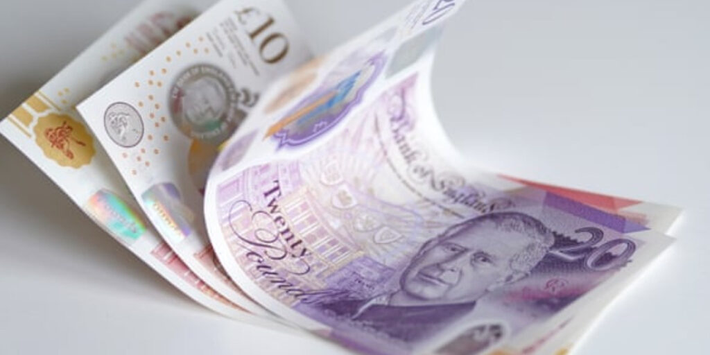 UK Consumer Confidence Falls to Lowest Level