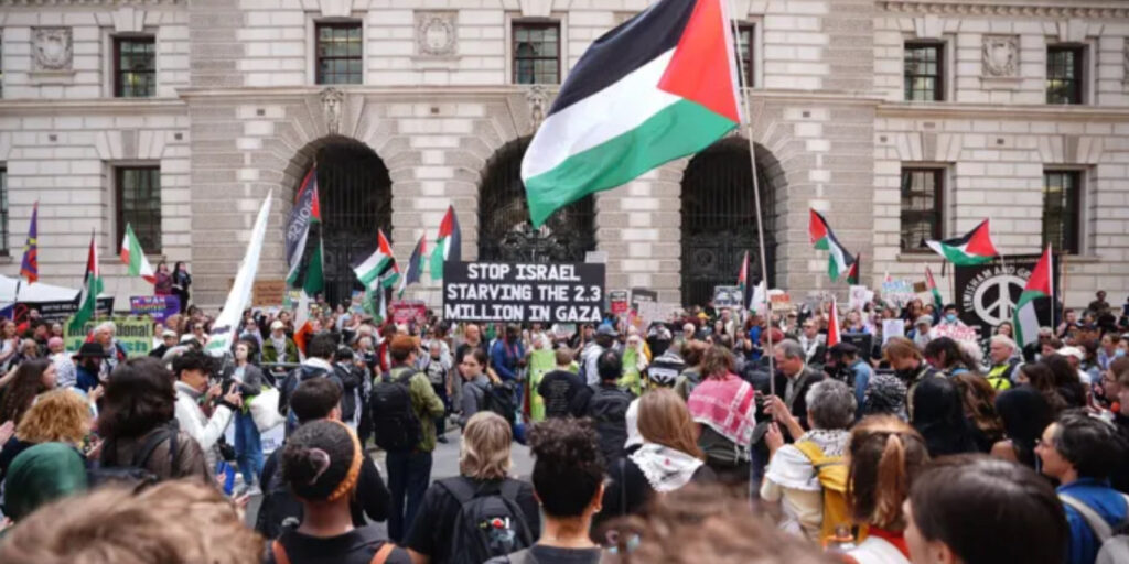 Foreign Office Officials to Consider Resigning Due to Gaza War