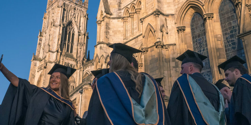 AI Cuts Graduate Job Opportunities in UK