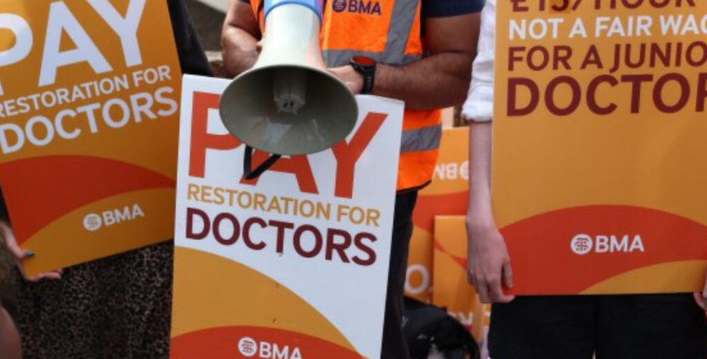 UK Doctors to Get NHS Job Priority