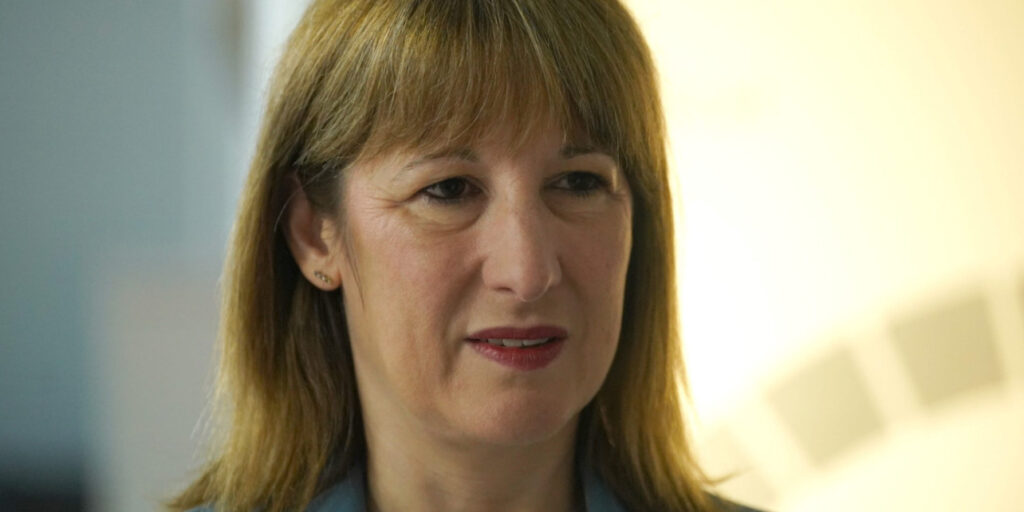 UK Private Sector Job Cuts Hit 5-Month High