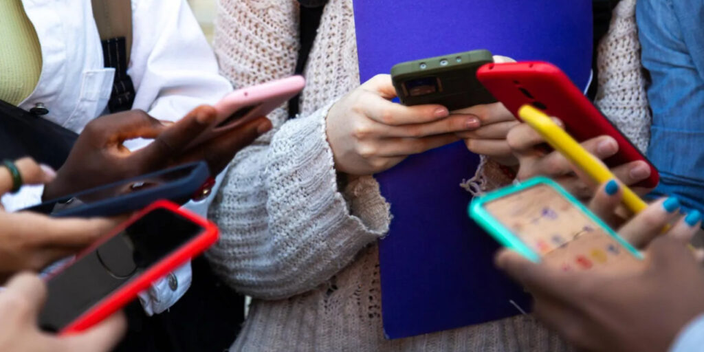 EE Launches Phone Plans to Protect Teens Online EE Launches Phone Plans to Protect Teens Online