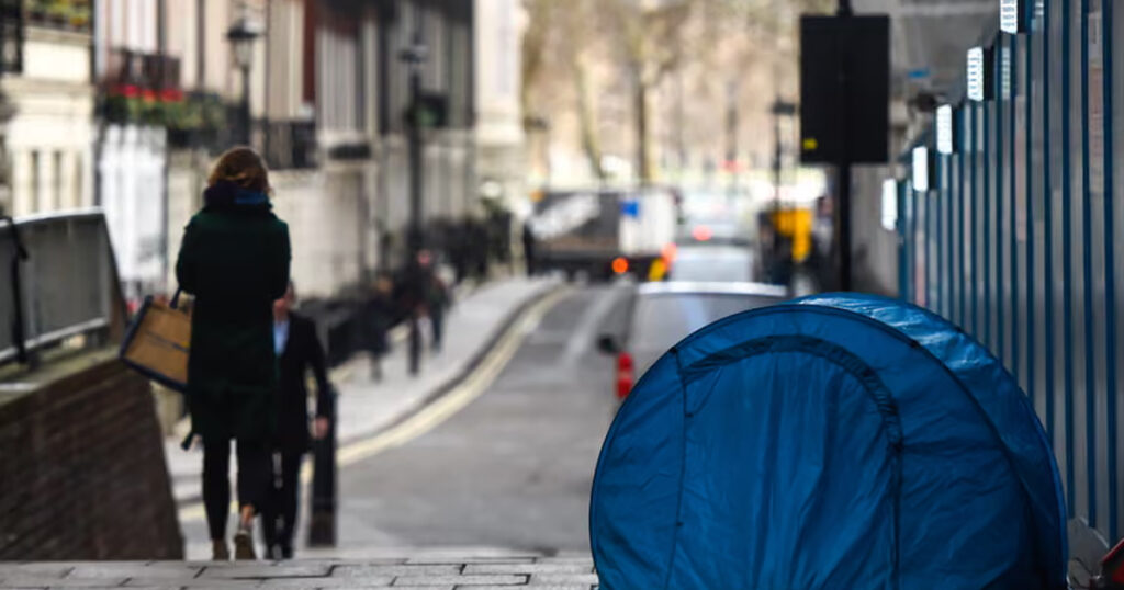 UK Refugee Housing Cuts Spark Fears of Winter Rough Sleeping