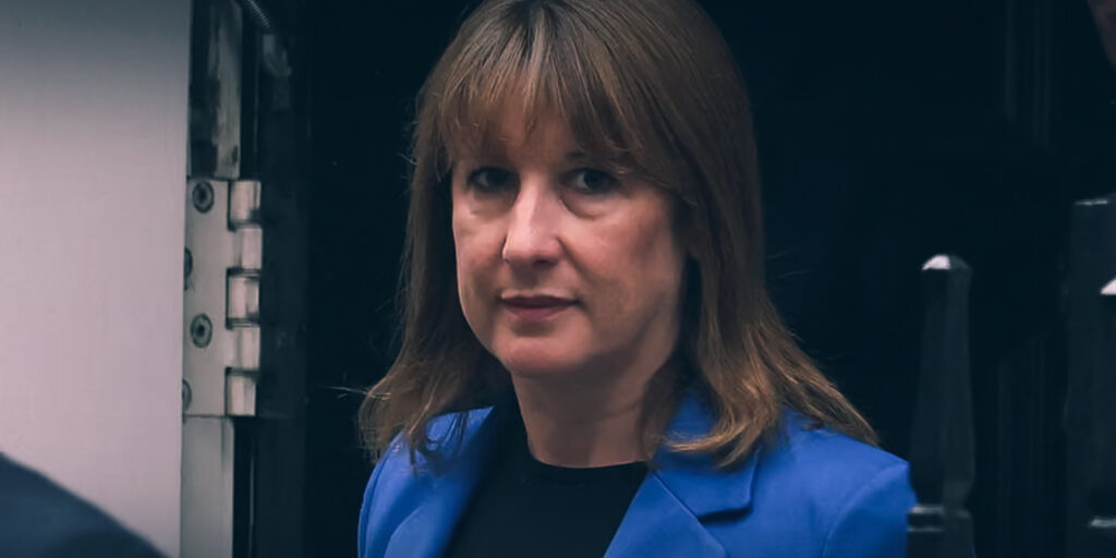 Britain Faces Fiscal Crunch as Long-Term Borrowing Costs Rise