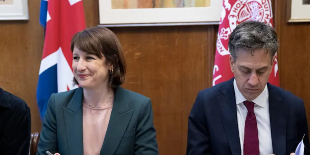 Reeves Considers VAT Cut on Energy Bills Reeves Considers VAT Cut on Energy Bills