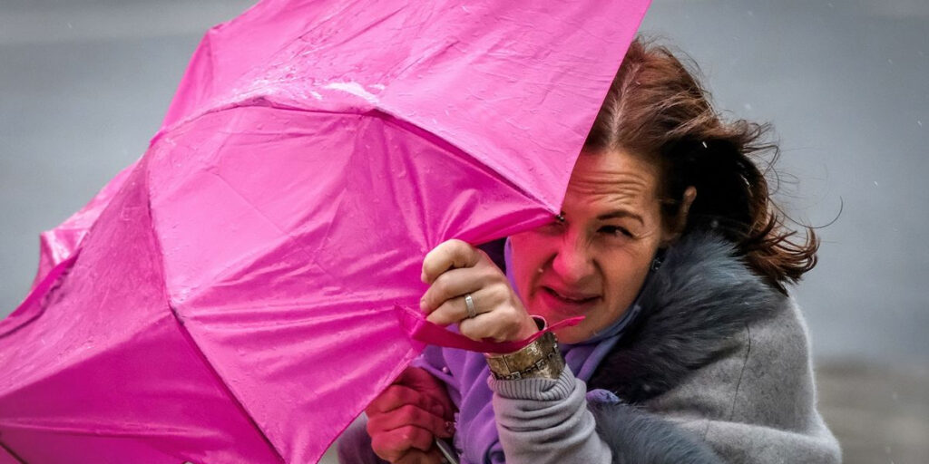 Strong Winds & Heavy Showers Expected Across UK